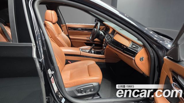 BMW 7-Series 2015 — photo 11