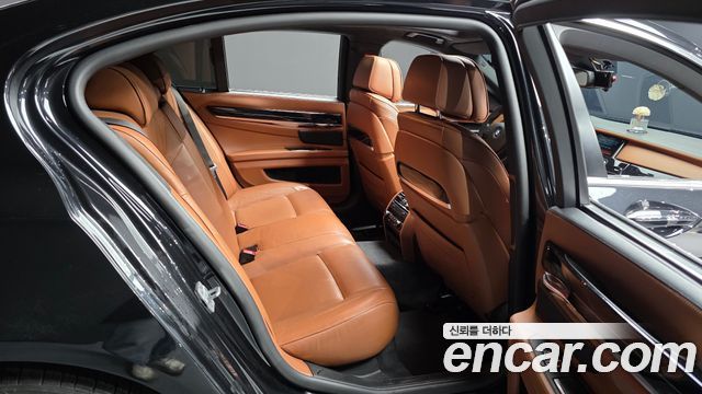 BMW 7-Series 2015 — photo 12