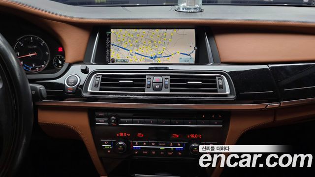 BMW 7-Series 2015 — photo 15