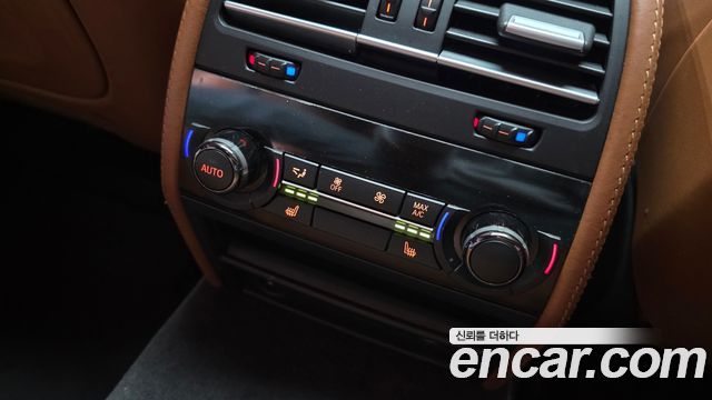 BMW 7-Series 2015 — photo 18