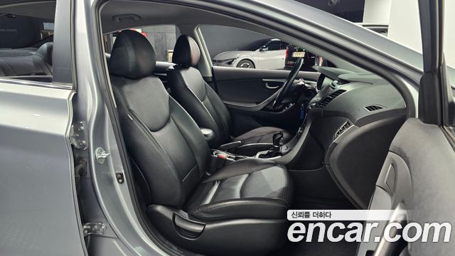 Hyundai AVANTE 2016 — photo 13
