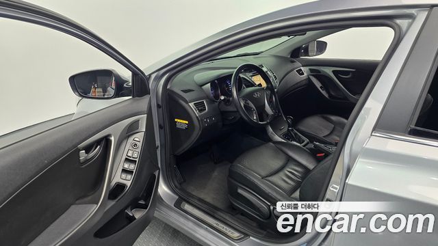 Hyundai AVANTE 2016 — photo 17