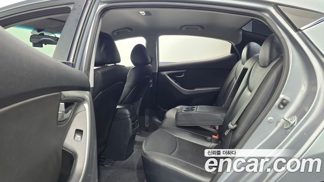 Hyundai AVANTE 2016 — photo 18