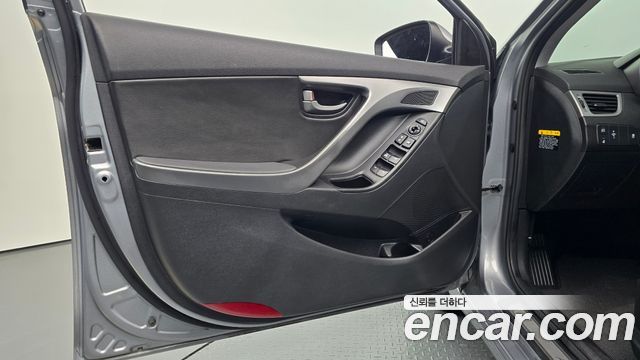 Hyundai AVANTE 2016 — photo 14