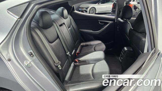 Hyundai AVANTE 2016 — photo 16