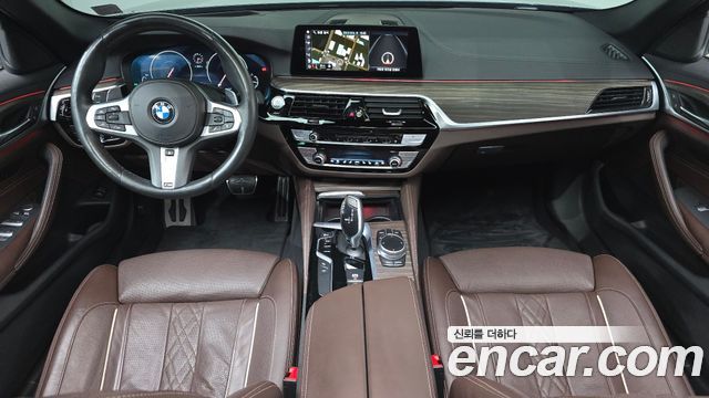 BMW 5-Series 2019 — photo 10