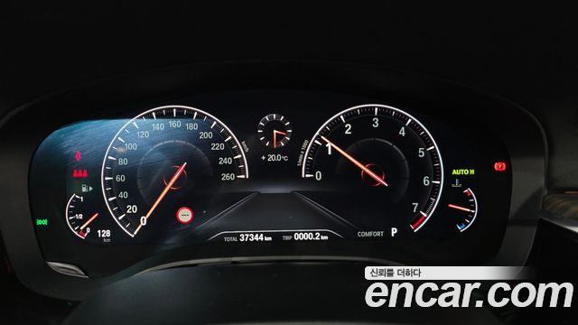BMW 5-Series 2019 — photo 11