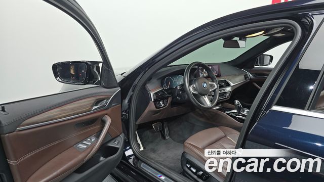 BMW 5-Series 2019 — photo 13