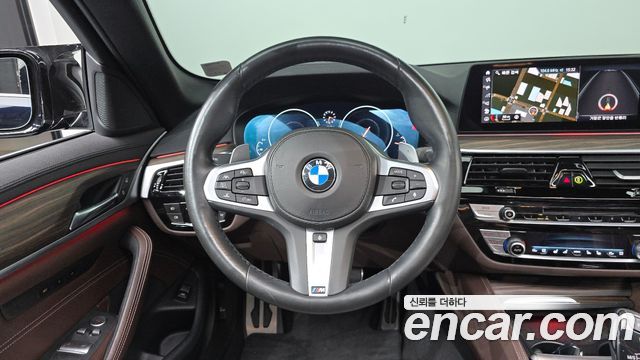 BMW 5-Series 2019 — photo 19