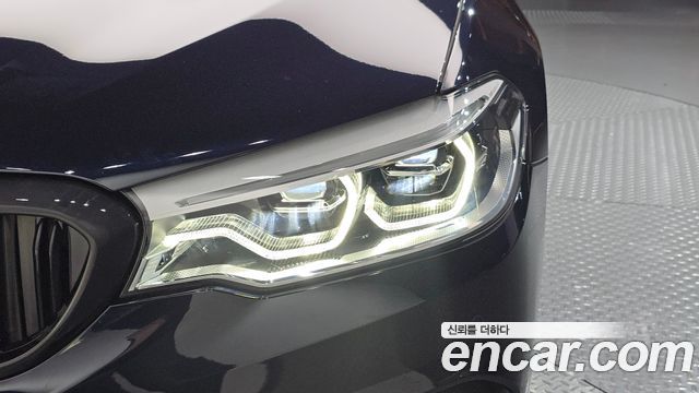 BMW 5-Series 2019 — photo 8
