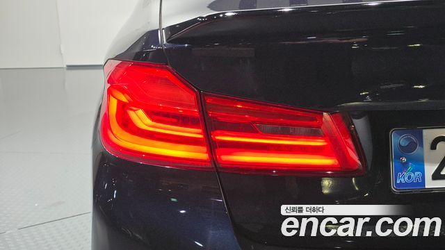 BMW 5-Series 2019 — photo 9