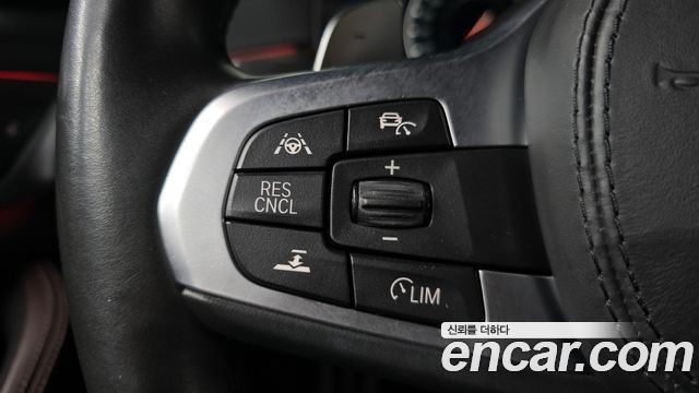 BMW 5-Series 2019 — photo 29