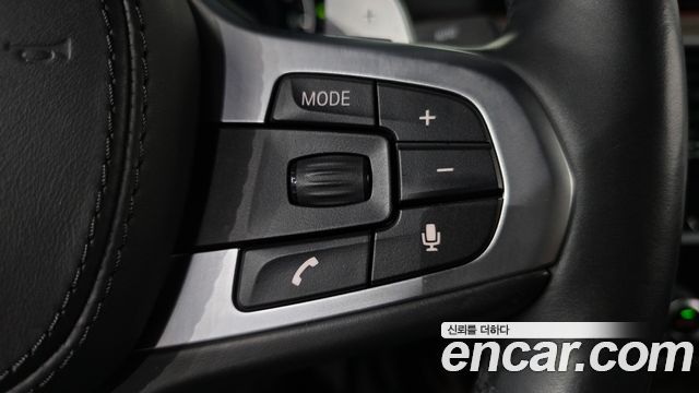 BMW 5-Series 2019 — photo 30