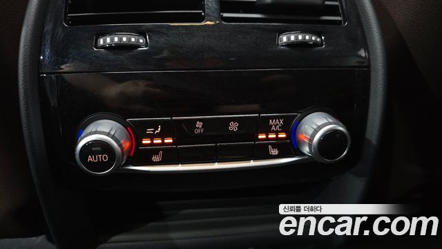 BMW 5-Series 2019 — photo 31