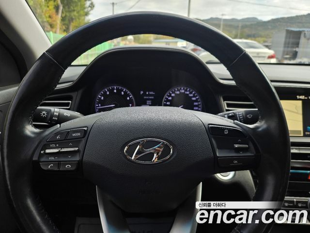 Hyundai AVANTE 2020 — photo 15