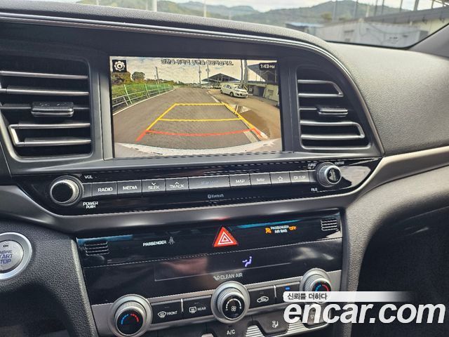 Hyundai AVANTE 2020 — photo 17