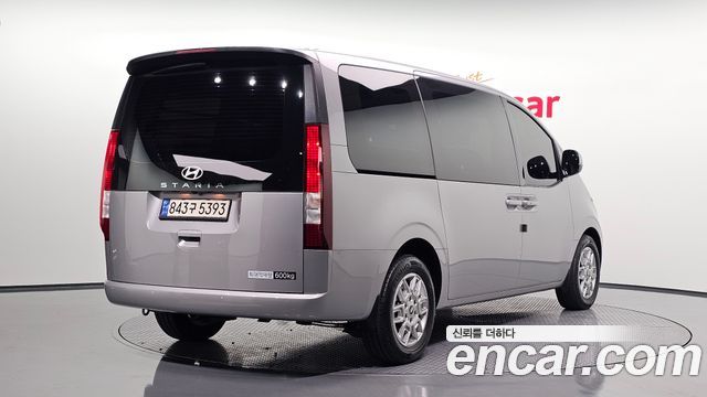 Hyundai Staria 2025 — photo 2