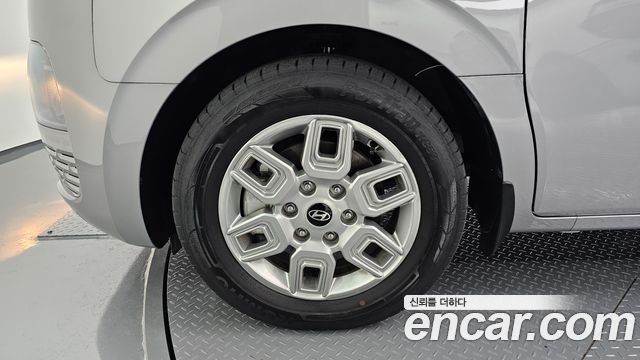 Hyundai Staria 2025 — photo 5