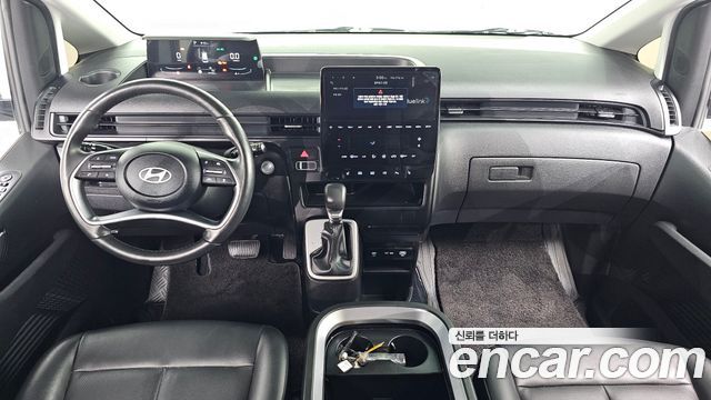 Hyundai Staria 2025 — photo 10