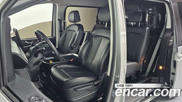 Hyundai Staria 2025 — photo 17