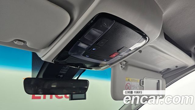Hyundai Staria 2025 — photo 24