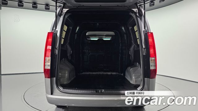 Hyundai Staria 2025 — photo 26