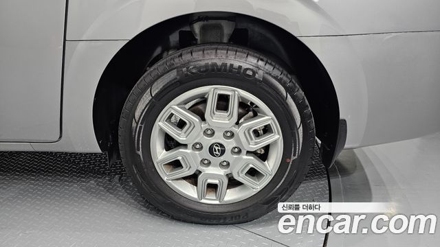 Hyundai Staria 2025 — photo 7