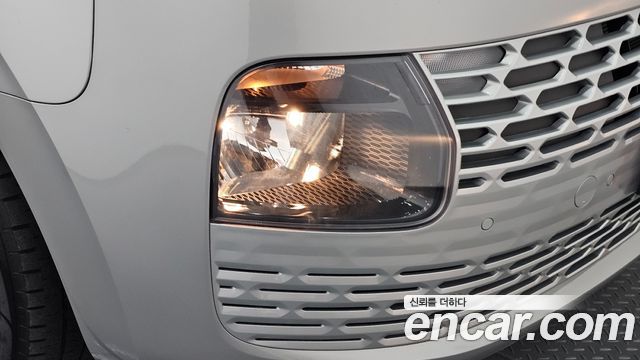 Hyundai Staria 2025 — photo 8