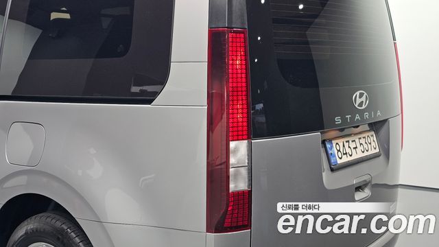 Hyundai Staria 2025 — photo 9