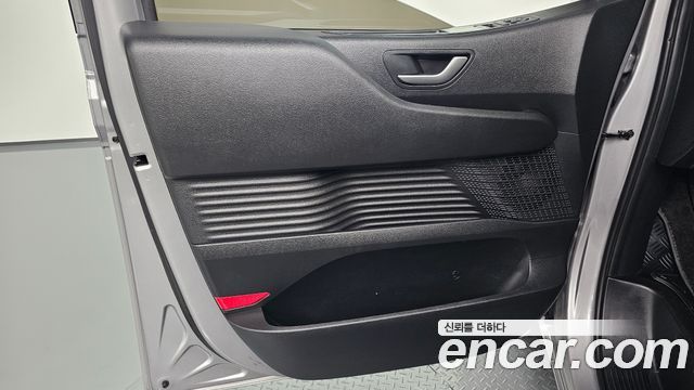 Hyundai Staria 2025 — photo 14