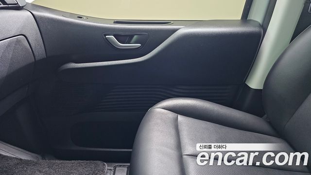 Hyundai Staria 2025 — photo 15