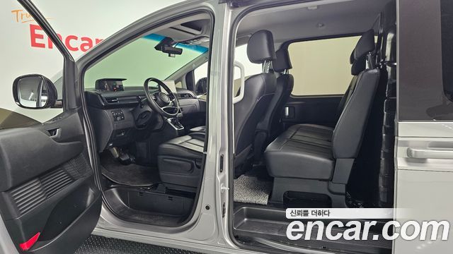 Hyundai Staria 2025 — photo 16