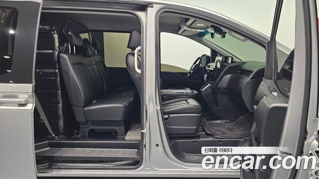Hyundai Staria 2025 — photo 27