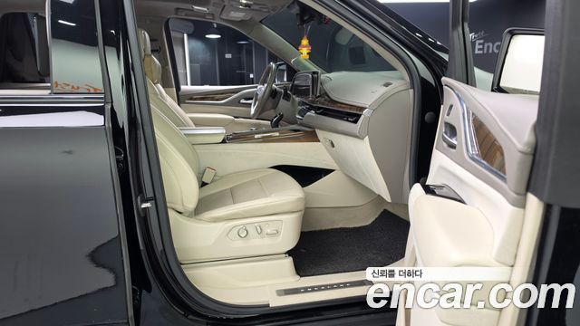 Cadillac Escalade 2021 — photo 17