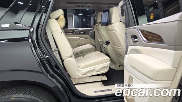 Cadillac Escalade 2021 — photo 18