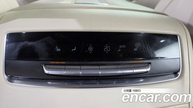 Cadillac Escalade 2021 — photo 24