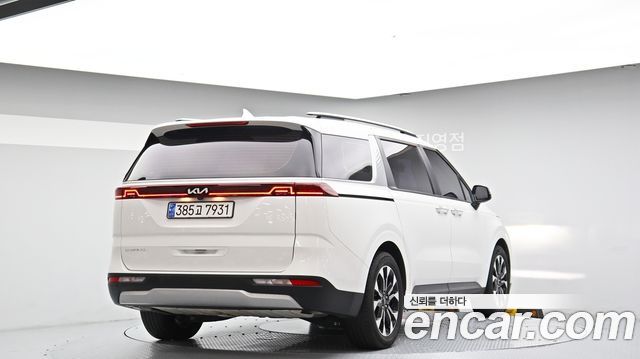 Kia Canival 2023 — photo 2