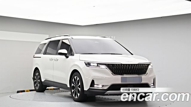 Kia Canival 2023 — photo 3