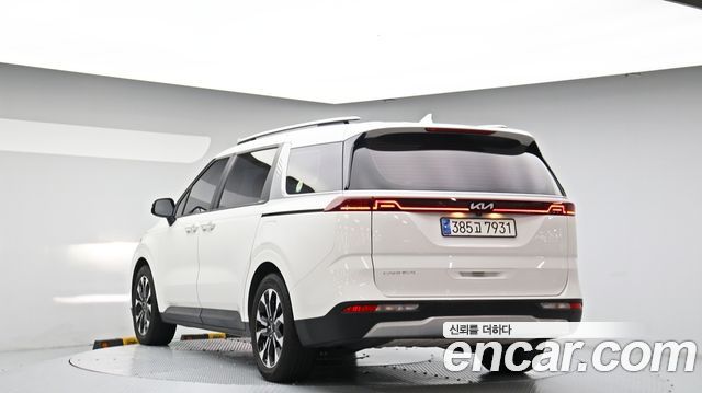 Kia Canival 2023 — photo 4