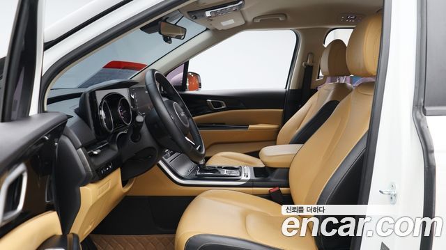 Kia Canival 2023 — photo 17