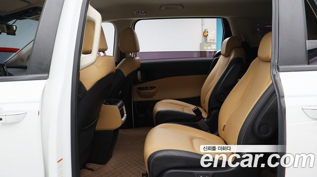 Kia Canival 2023 — photo 18