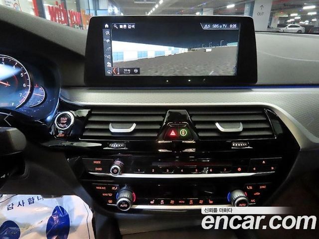 BMW 5-Series 2017 — photo 11