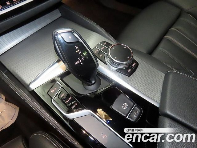 BMW 5-Series 2017 — photo 12