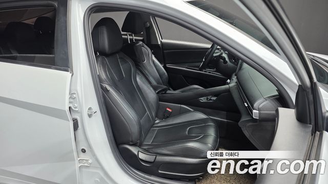 Hyundai AVANTE 2021 — photo 16