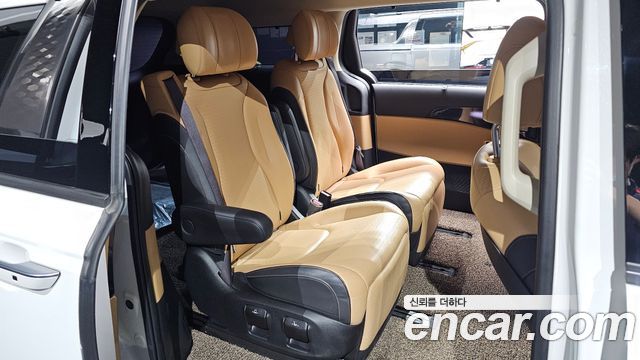 Kia Canival 2023 — photo 11