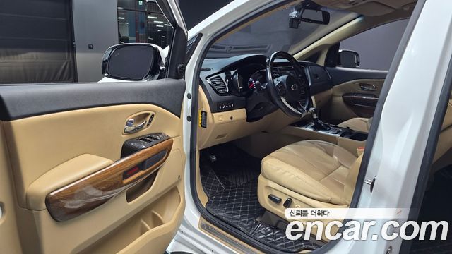 Kia Canival 2018 — photo 10
