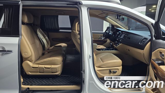 Kia Canival 2018 — photo 11