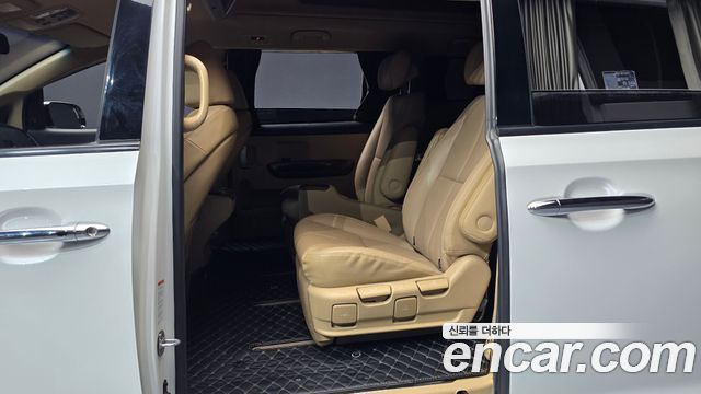 Kia Canival 2018 — photo 12