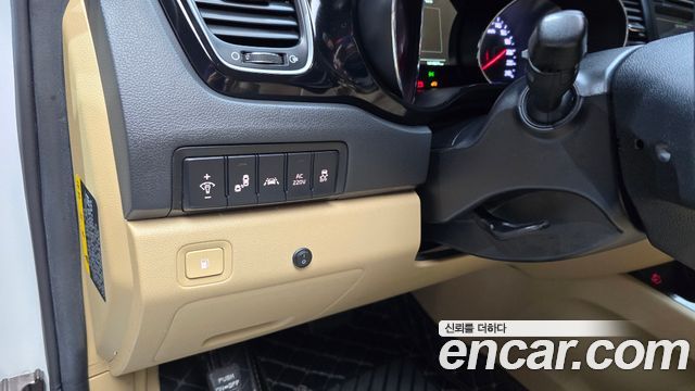 Kia Canival 2018 — photo 19