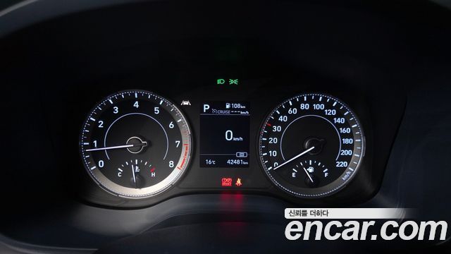 Hyundai Venue 2022 — photo 11